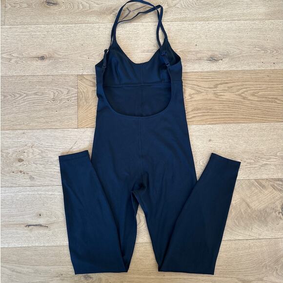 Le Ore - Sleeveless Catsuit in Black - Picture 3 of 4